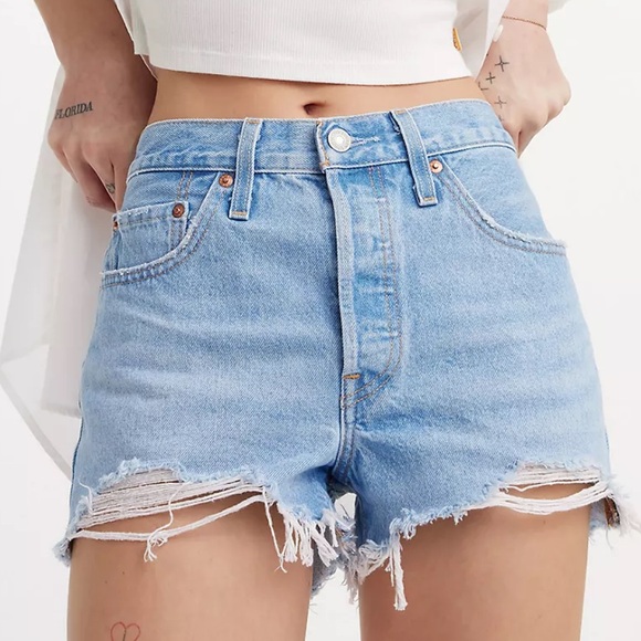 Levi’s 501 Short Size 27 Light Wash Destroyed - Picture 1 of 6